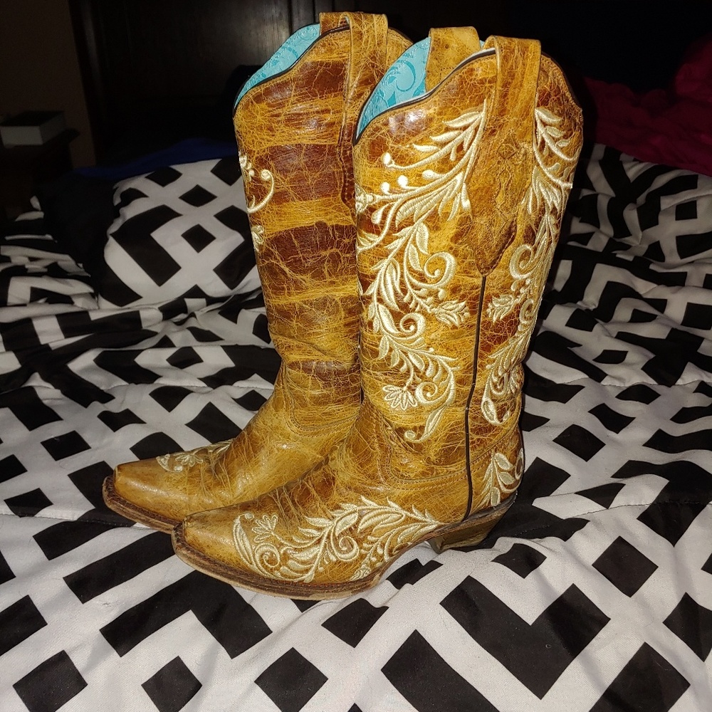 Corral boots